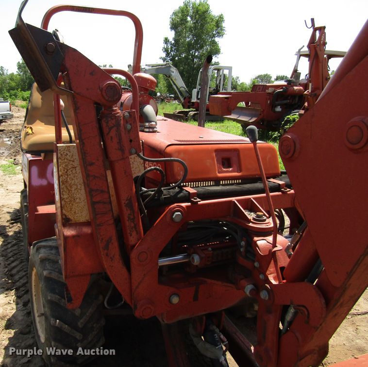 image for item DD6200 1996 Ditch Witch 4500DD trencher