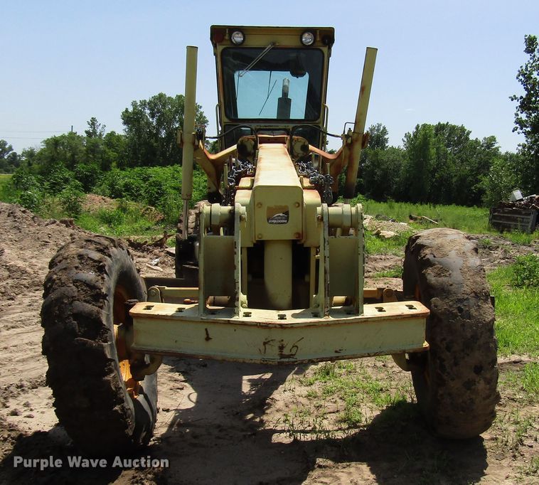 image for item DD6202 John Deere 670A motor grader