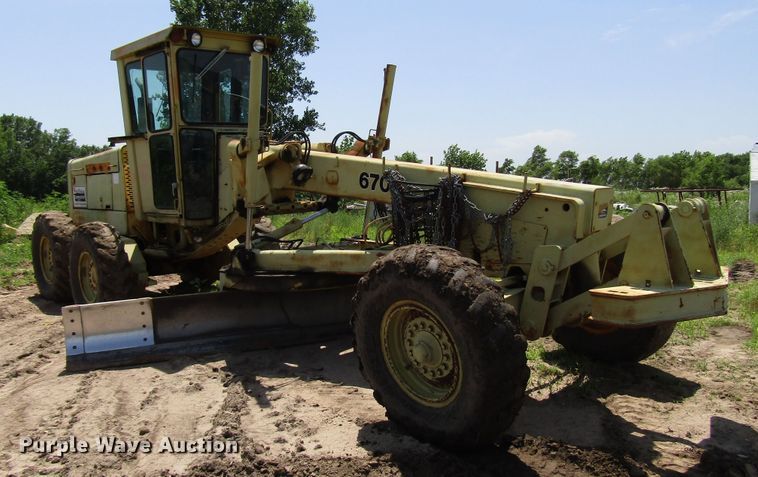 image for item DD6202 John Deere 670A motor grader