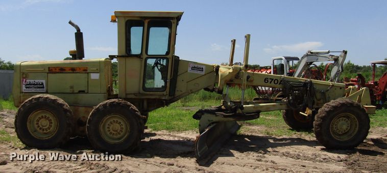 image for item DD6202 John Deere 670A motor grader