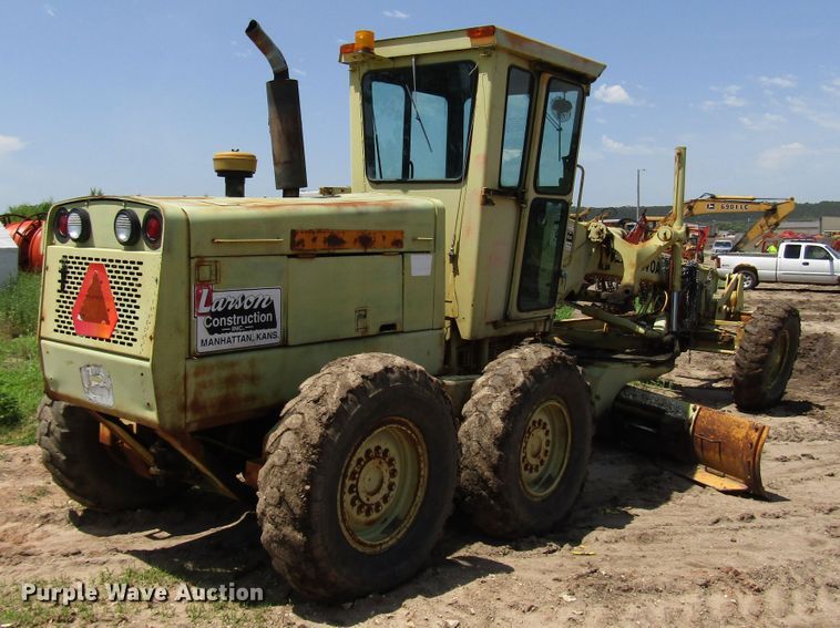 image for item DD6202 John Deere 670A motor grader