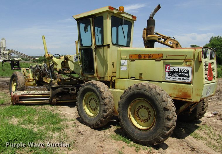 image for item DD6202 John Deere 670A motor grader