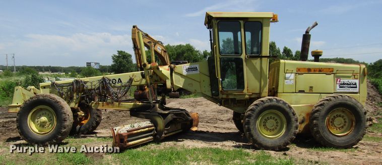 image for item DD6202 John Deere 670A motor grader