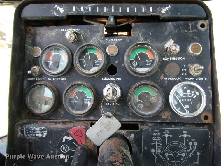 image for item DD6202 John Deere 670A motor grader