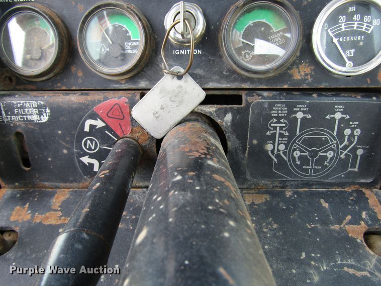 image for item DD6202 John Deere 670A motor grader