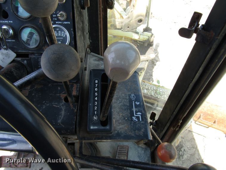 image for item DD6202 John Deere 670A motor grader