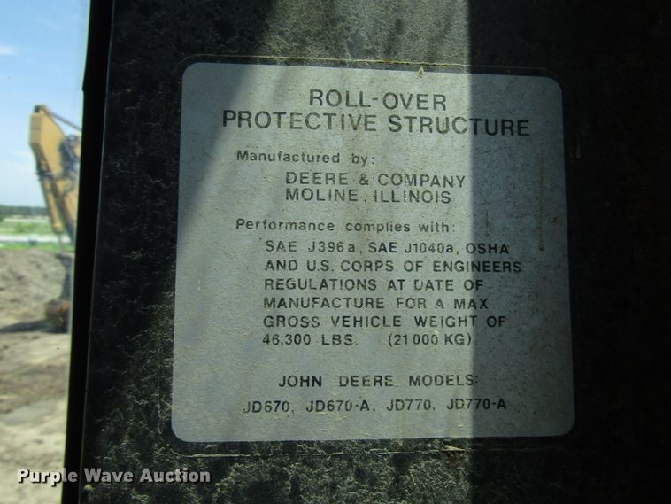 image for item DD6202 John Deere 670A motor grader