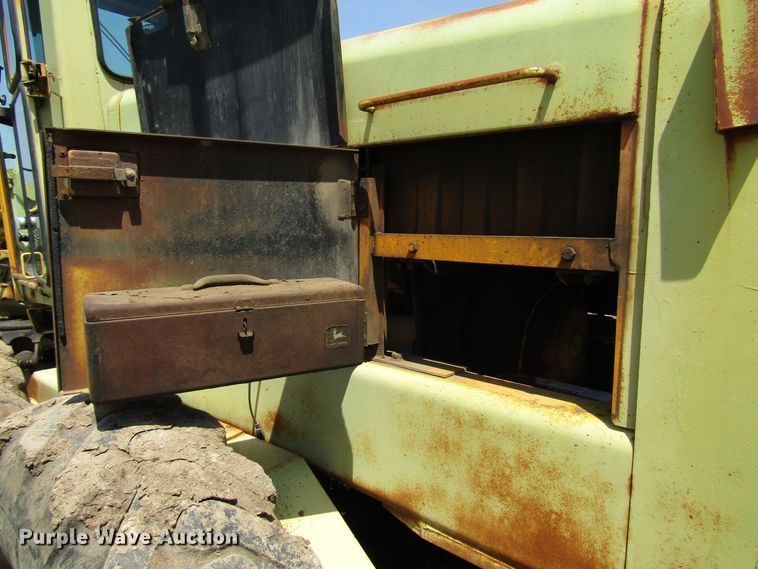 image for item DD6202 John Deere 670A motor grader