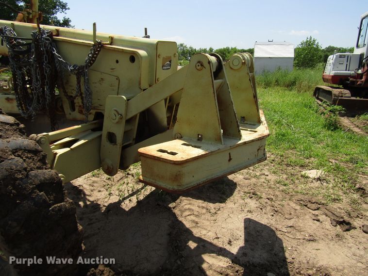 image for item DD6202 John Deere 670A motor grader