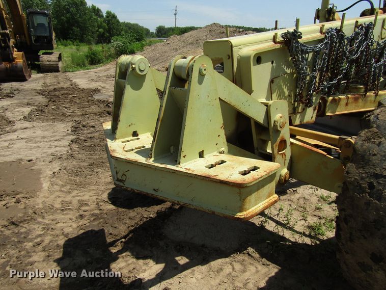 image for item DD6202 John Deere 670A motor grader