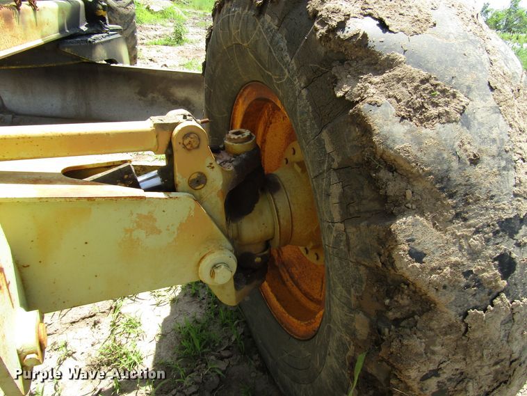 image for item DD6202 John Deere 670A motor grader