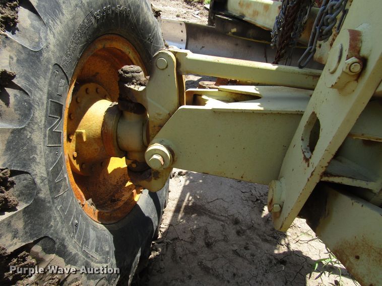 image for item DD6202 John Deere 670A motor grader