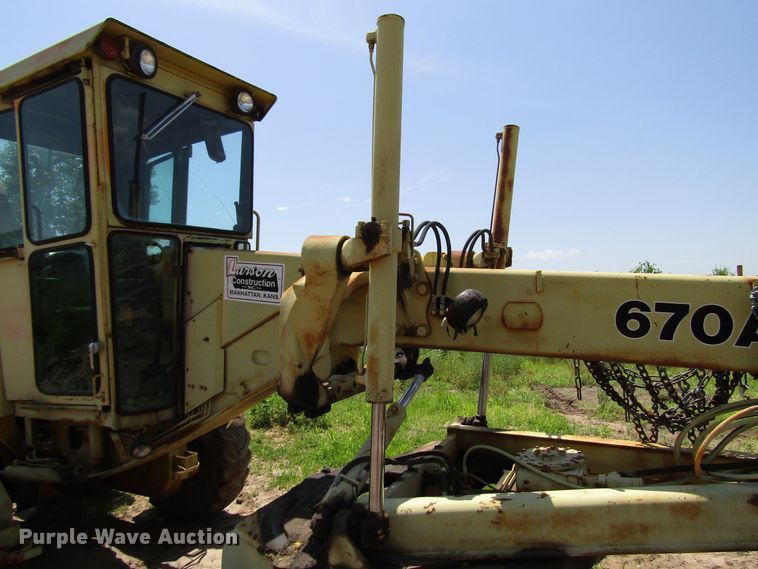 image for item DD6202 John Deere 670A motor grader
