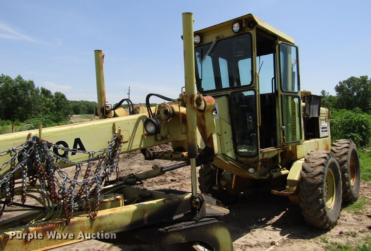 image for item DD6202 John Deere 670A motor grader