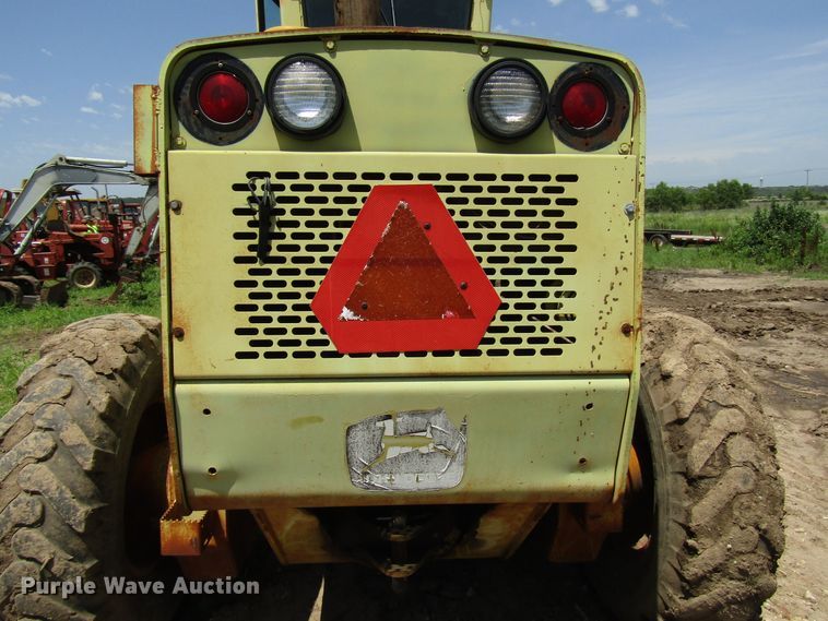 image for item DD6202 John Deere 670A motor grader