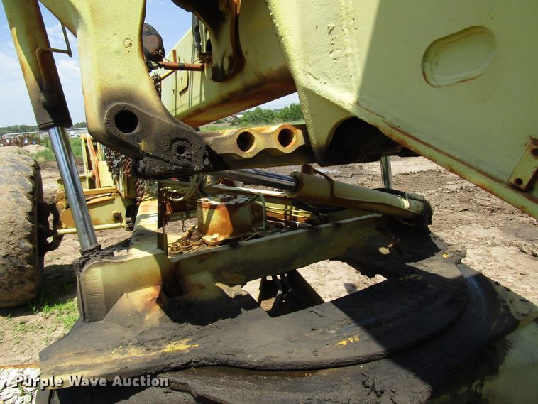 image for item DD6202 John Deere 670A motor grader