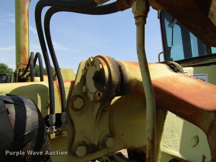 image for item DD6202 John Deere 670A motor grader