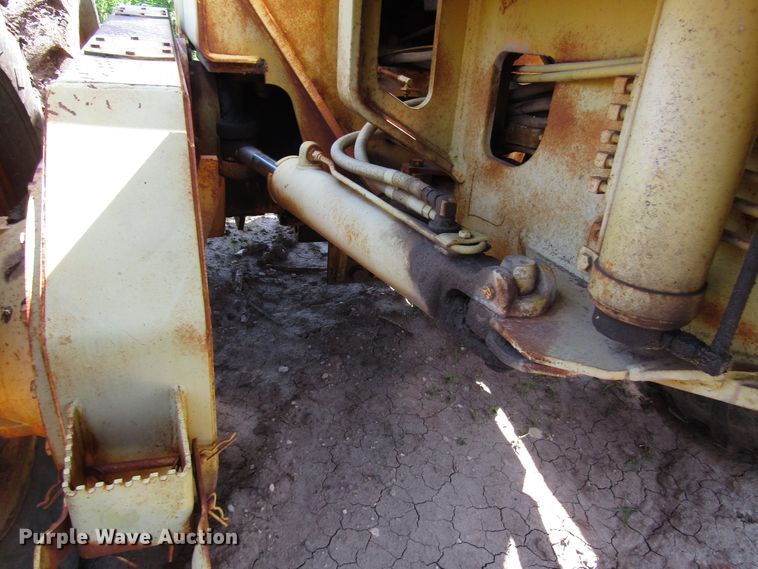 image for item DD6202 John Deere 670A motor grader