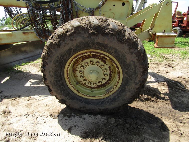 image for item DD6202 John Deere 670A motor grader