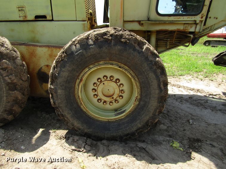 image for item DD6202 John Deere 670A motor grader