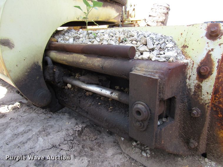 image for item DD6202 John Deere 670A motor grader