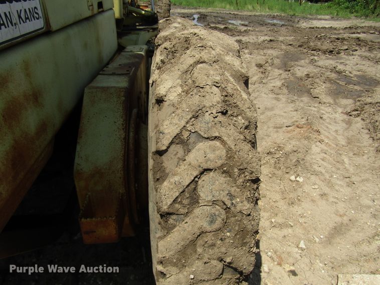 image for item DD6202 John Deere 670A motor grader