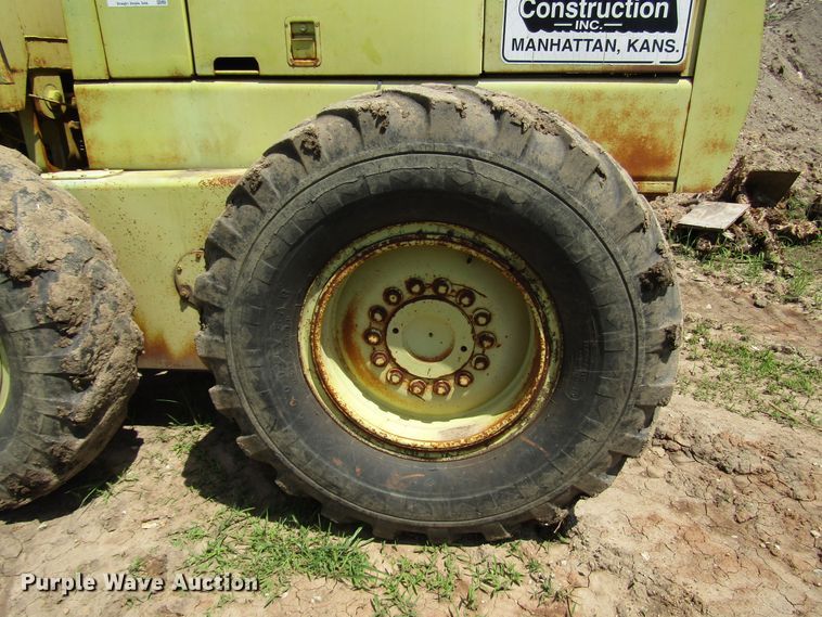 image for item DD6202 John Deere 670A motor grader