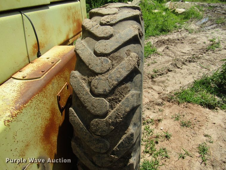 image for item DD6202 John Deere 670A motor grader