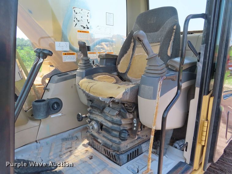 image for item DD6203 2001 Caterpillar 320C L excavator