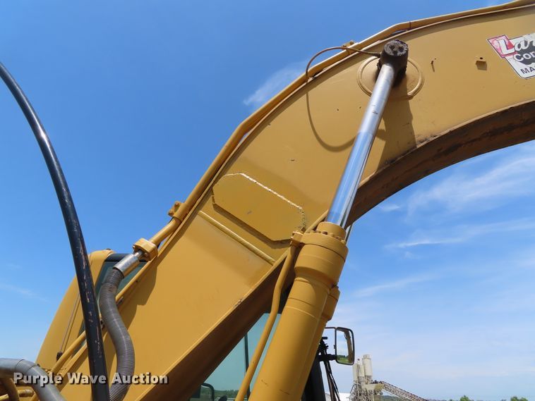 image for item DD6203 2001 Caterpillar 320C L excavator