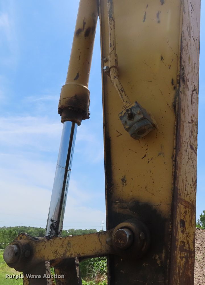 image for item DD6203 2001 Caterpillar 320C L excavator