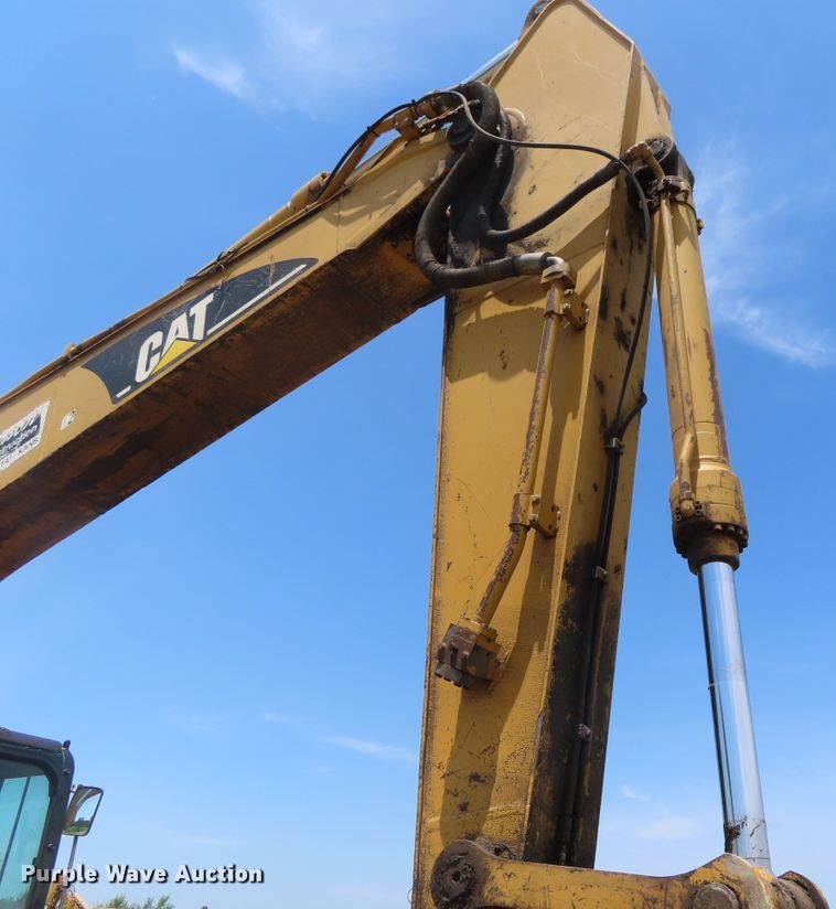 image for item DD6203 2001 Caterpillar 320C L excavator