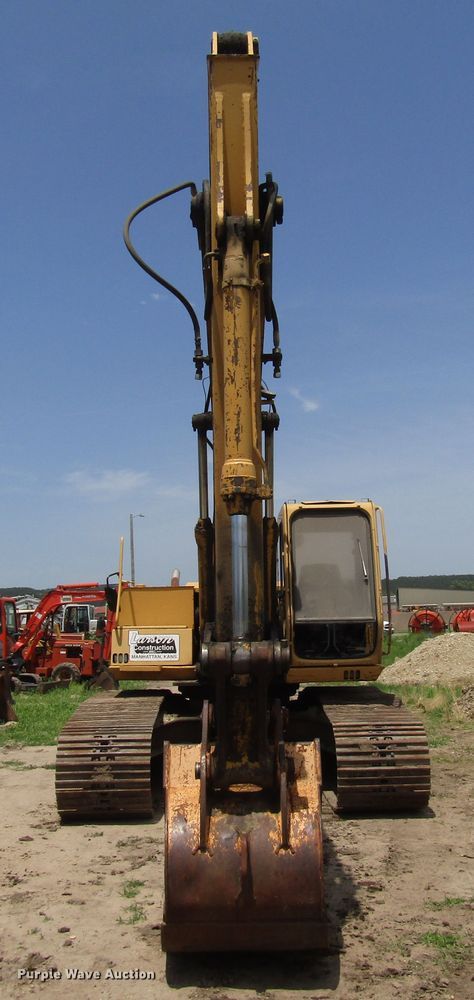 image for item DD6204 1995 John Deere 690E LC excavator