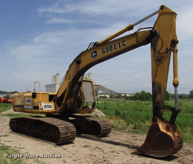 image for item DD6204 1995 John Deere 690E LC excavator