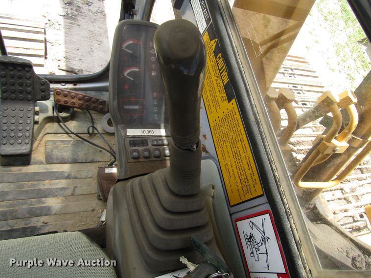 image for item DD6204 1995 John Deere 690E LC excavator