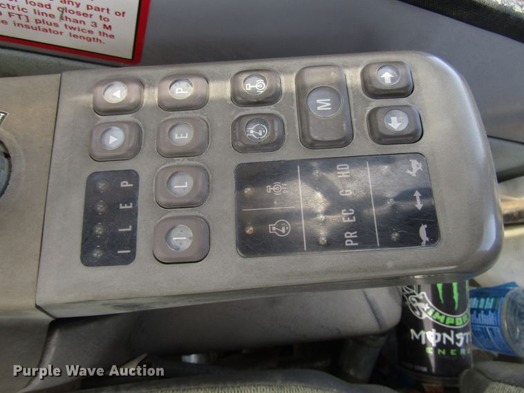 image for item DD6204 1995 John Deere 690E LC excavator