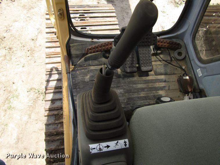 image for item DD6204 1995 John Deere 690E LC excavator