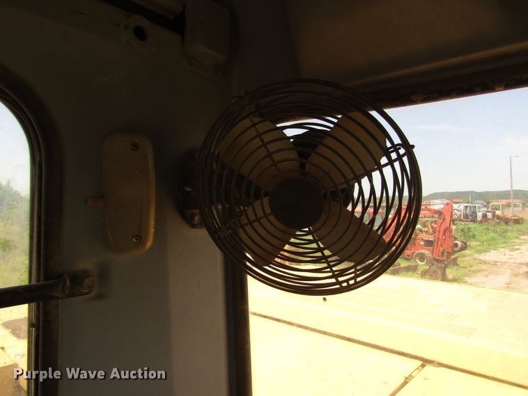 image for item DD6204 1995 John Deere 690E LC excavator