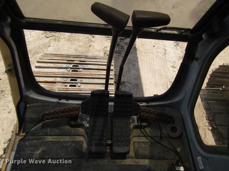 image for item DD6204 1995 John Deere 690E LC excavator