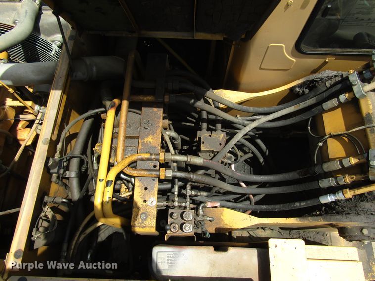 image for item DD6204 1995 John Deere 690E LC excavator