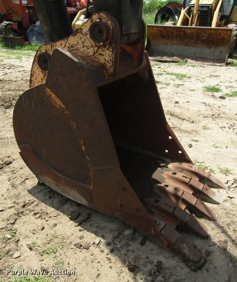 image for item DD6204 1995 John Deere 690E LC excavator