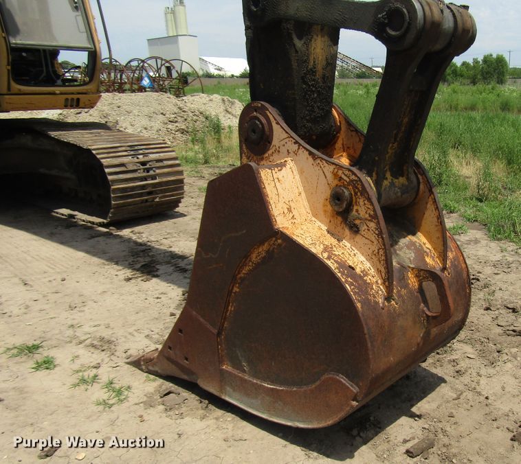 image for item DD6204 1995 John Deere 690E LC excavator