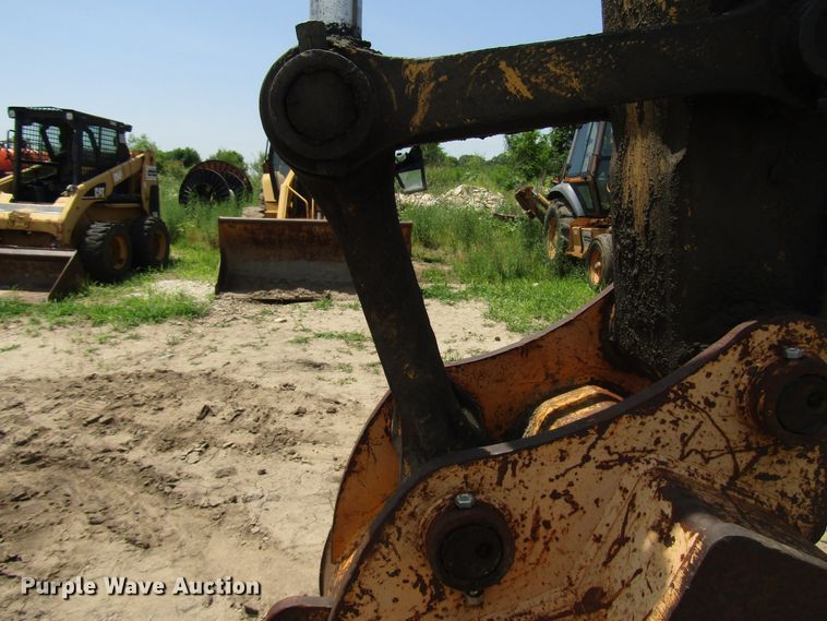 image for item DD6204 1995 John Deere 690E LC excavator