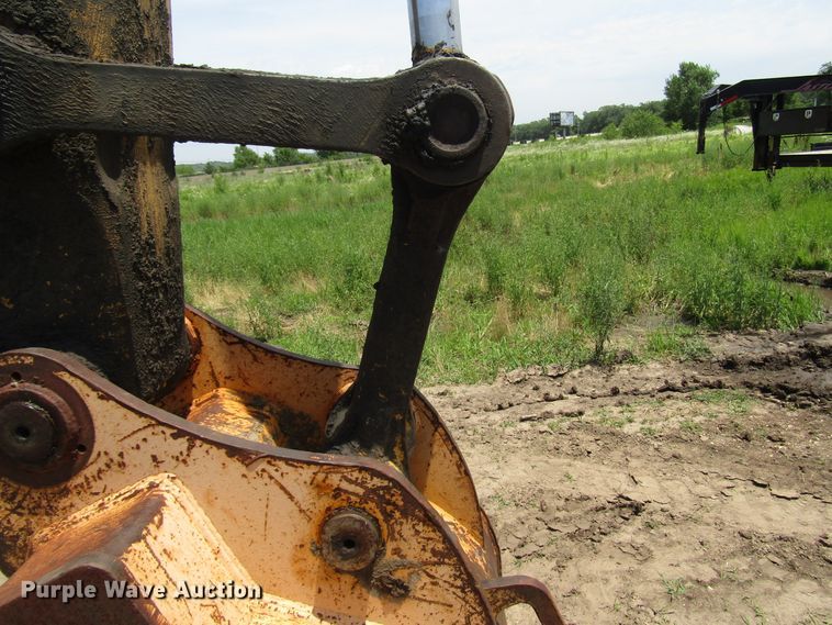 image for item DD6204 1995 John Deere 690E LC excavator