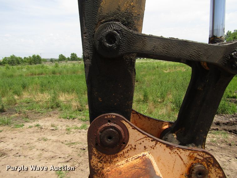 image for item DD6204 1995 John Deere 690E LC excavator