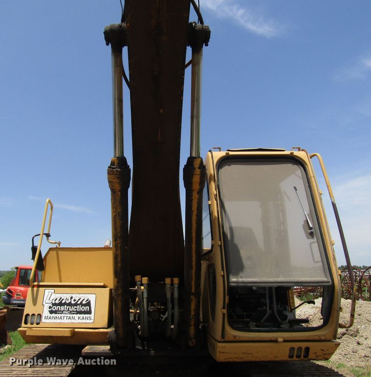 image for item DD6204 1995 John Deere 690E LC excavator