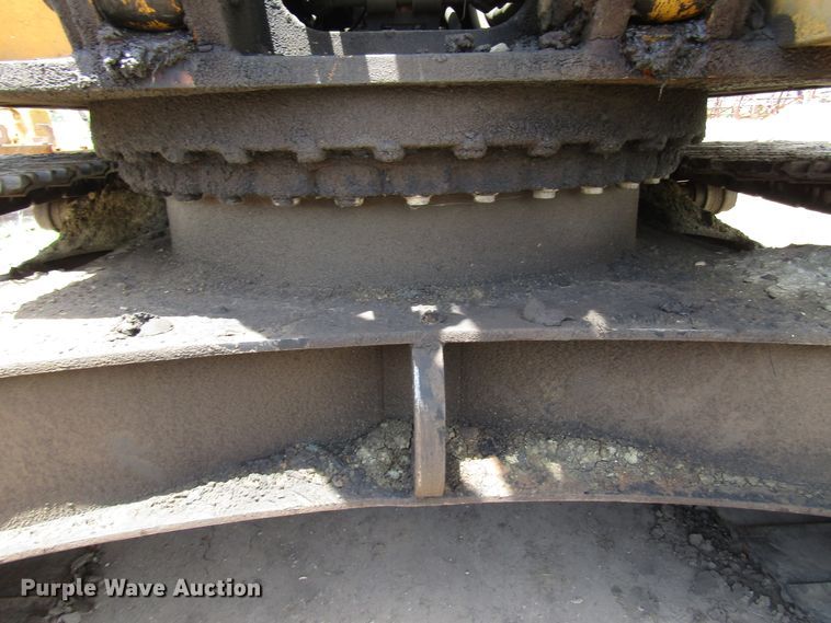 image for item DD6204 1995 John Deere 690E LC excavator