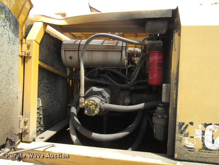 image for item DD6204 1995 John Deere 690E LC excavator