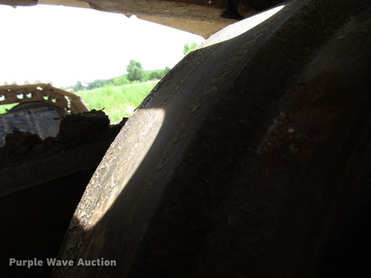 image for item DD6204 1995 John Deere 690E LC excavator