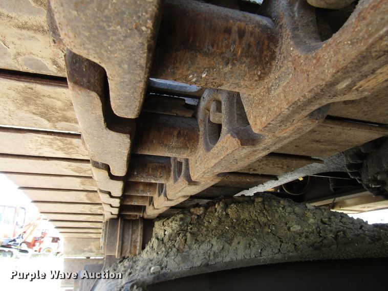 image for item DD6204 1995 John Deere 690E LC excavator